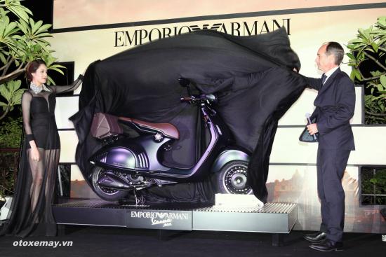 Siêu phẩm Vespa 946 Emporio Armani bao nhiêu tiền?_pic1