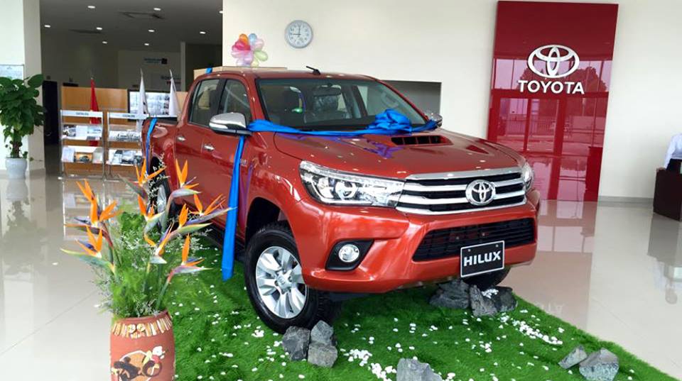 Toyota Hilux 2016 bất ngờ xuất hiện tại đại lý