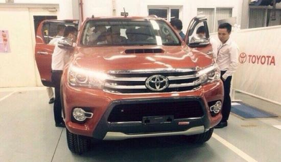 Toyota Hilux 2016 bất ngờ xuất hiện tại đại lý 4