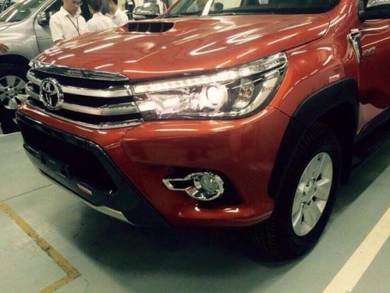 Toyota Hilux 2016 bất ngờ xuất hiện tại đại lý  5