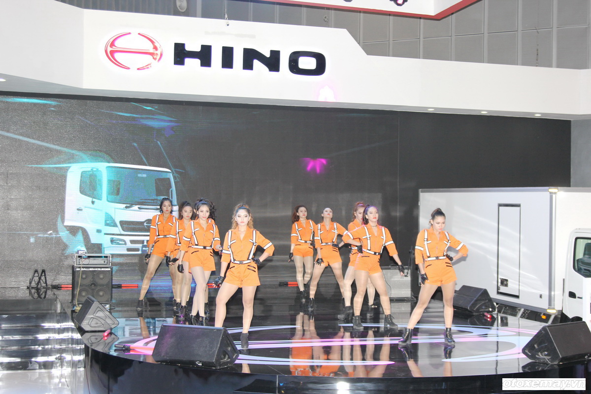 VMS 2015: Những mẫu xe tải hầm hố của Hino-10