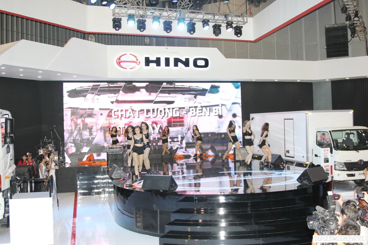 VMS 2015: Những mẫu xe tải hầm hố của Hino-8