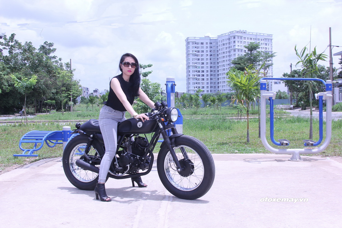 Cafe Racer “tỏa nắng” trong ngày giông bão