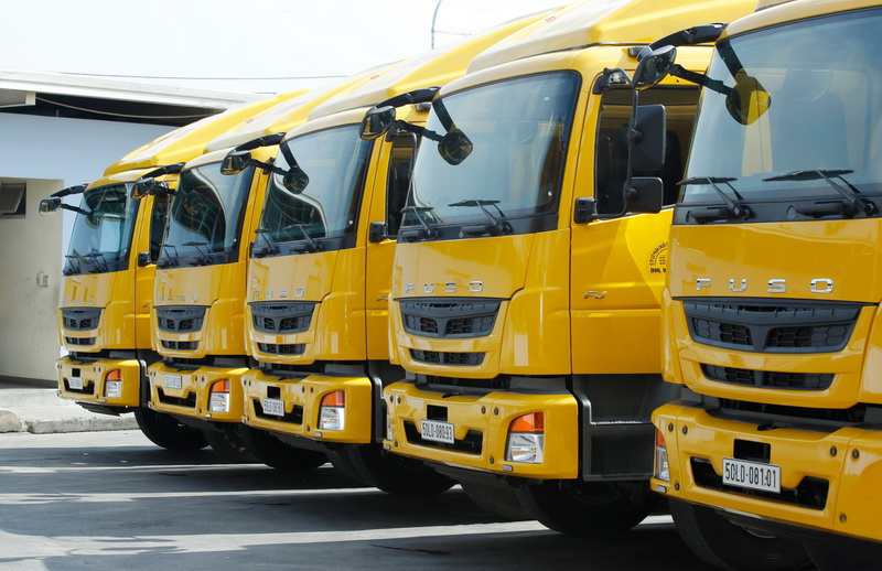 FUSO giao 18 xe tải lớn cho công ty DHL_2