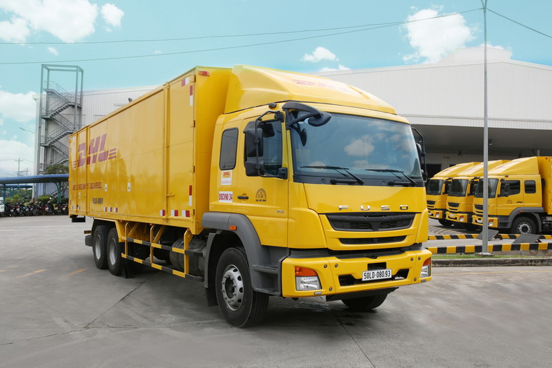 FUSO giao 18 xe tải lớn cho công ty DHL_3