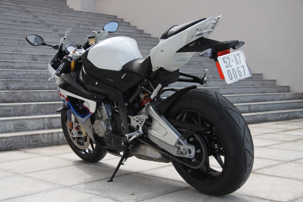 BMW S1000RR  phóng nhanh, lướt nhẹ_3