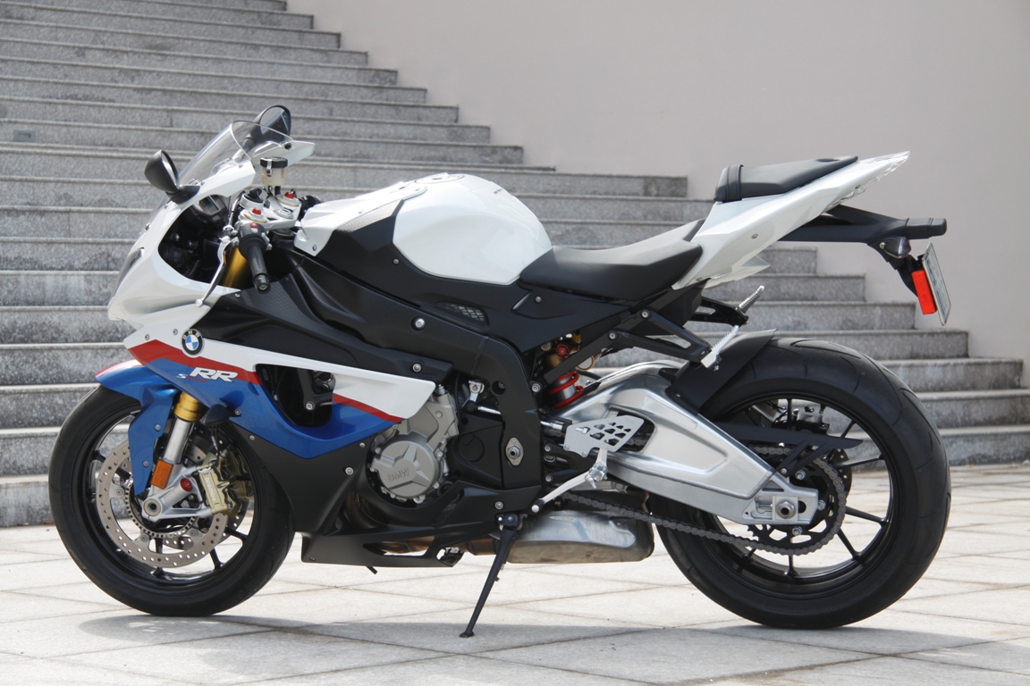 BMW S1000RR  phóng nhanh, lướt nhẹ_6