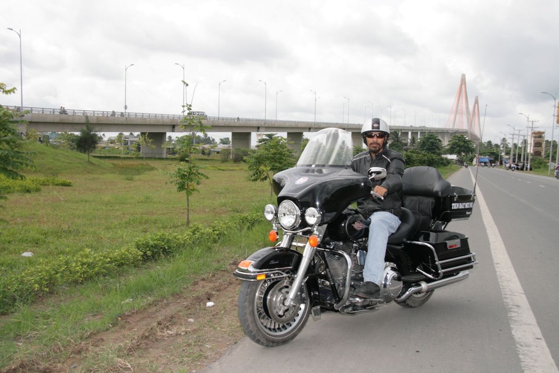 Lái thử “khủng long” Harley Electra Glide