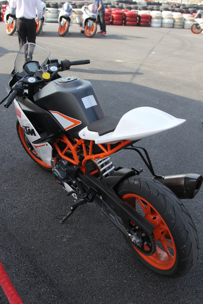 Môtô lạ mắt KTM RC 390 độ thành xe đua ở Bình Dương_3