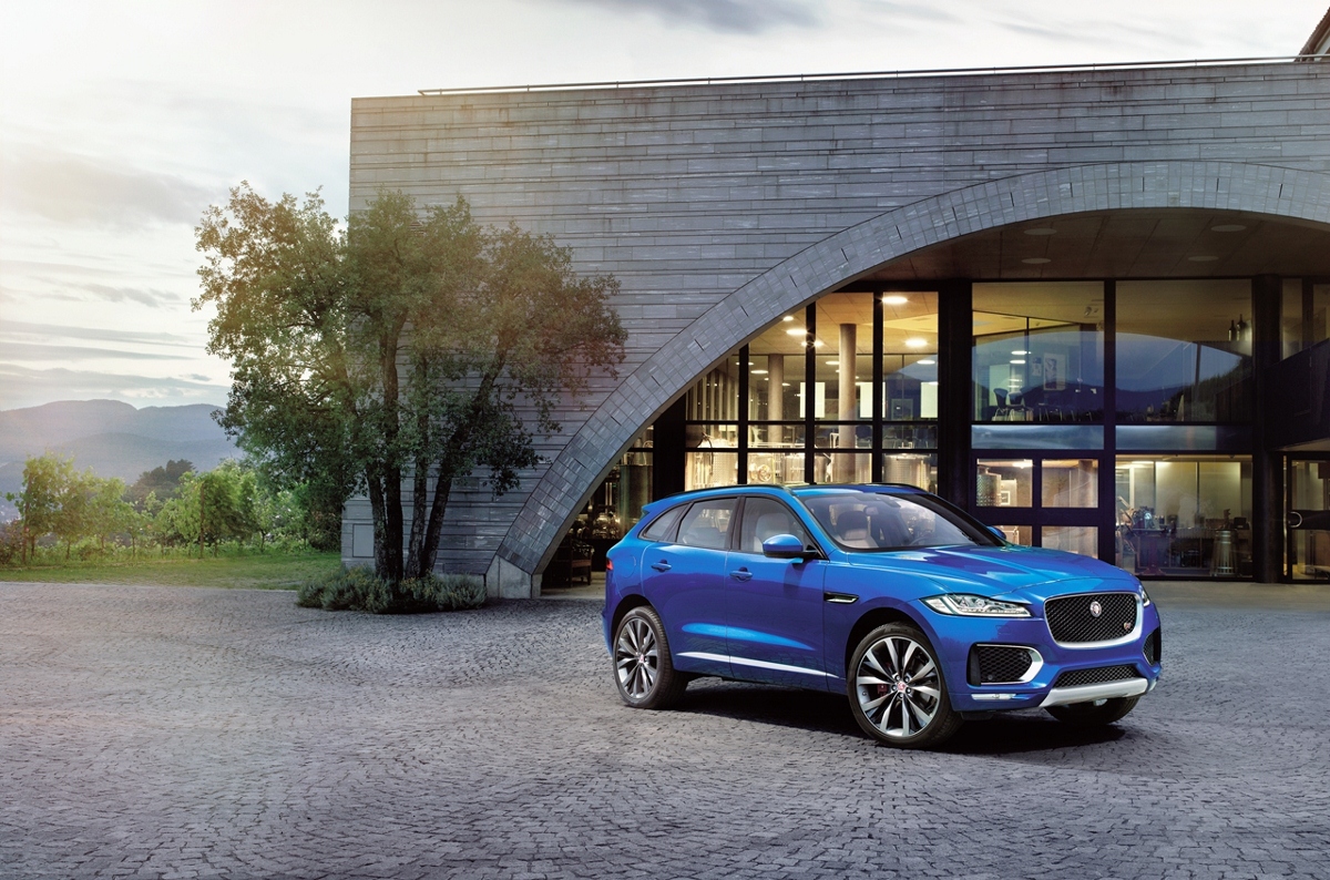 Mẫu SUV Jaguar F-PACE 2016 được lòng phái đẹp_3