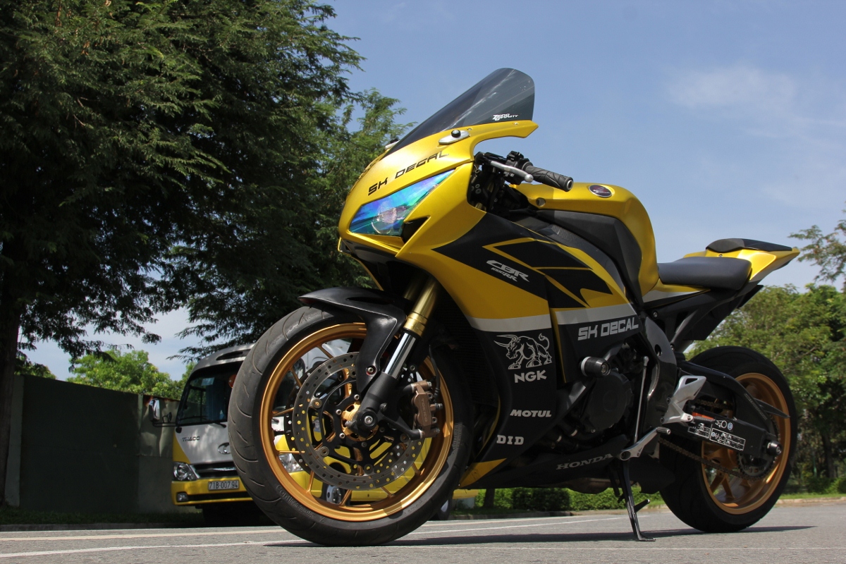 Honda CBR1000RR “lạc trôi” ngất ngây chơi Tết_2