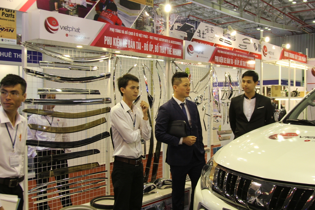 Gian-hang-chau-Au-hut-khach-tai-trien-lam-phu-tung-va-dich-vu-o-to-Automechanika-TP.HCM-anh-18