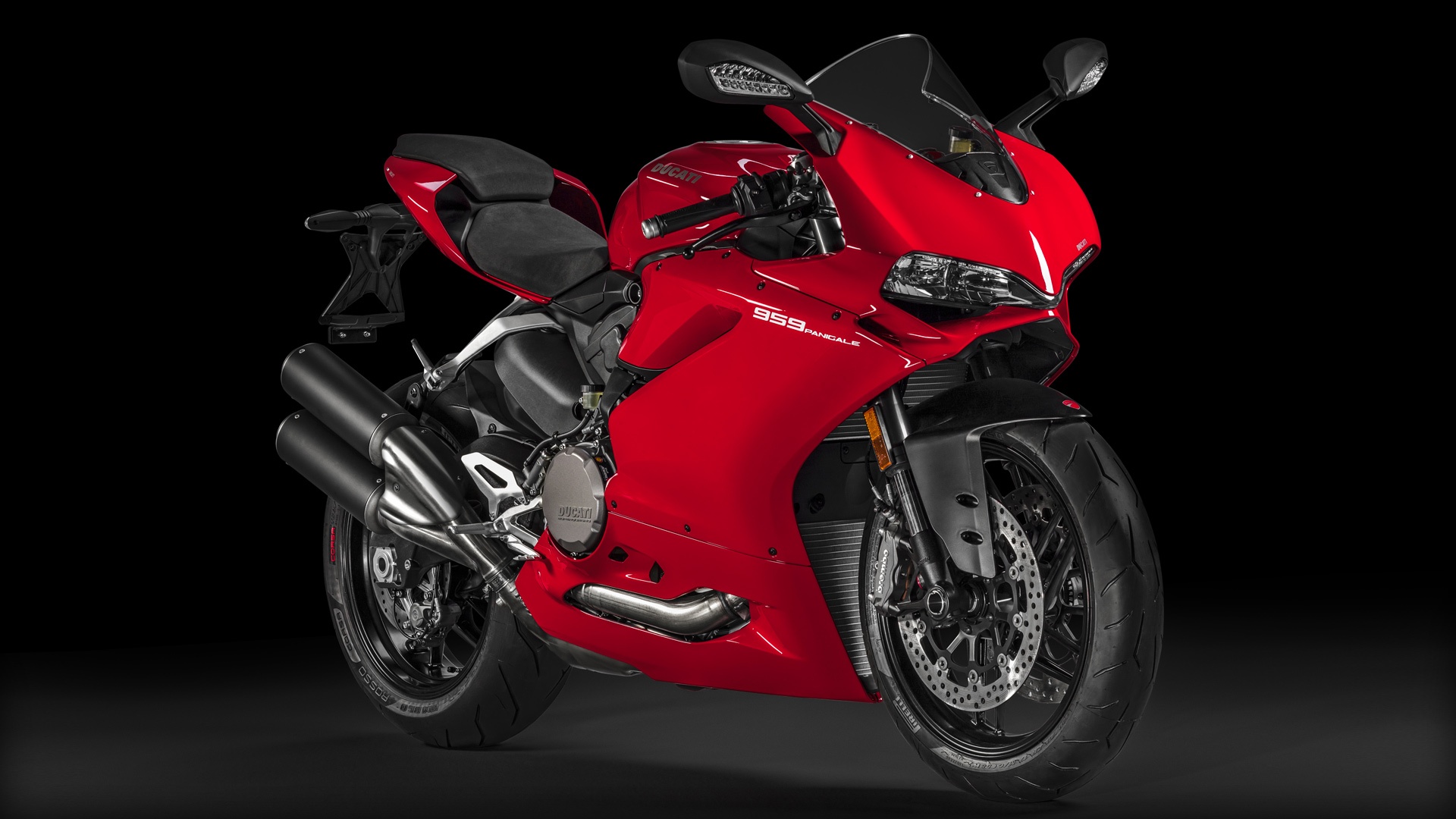 Ducati mời thử xe bên ngoài triển lãm xe máy Việt Nam