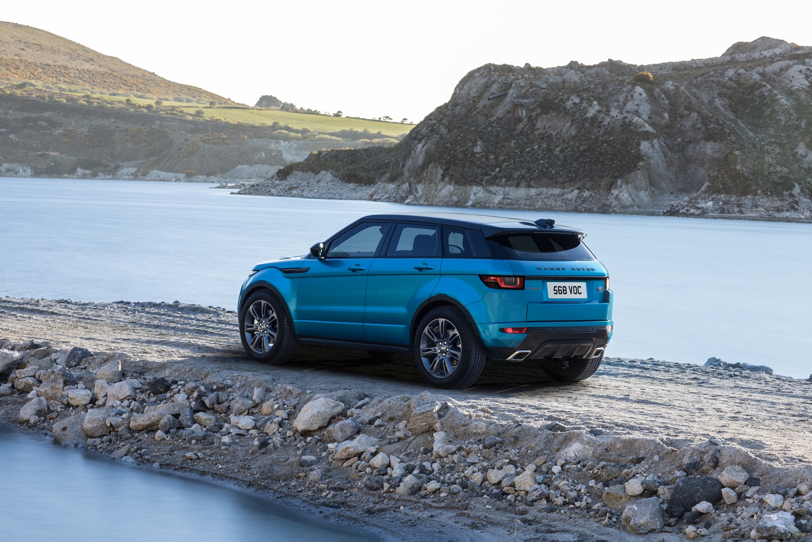 Range-Rover-Evoque-voi-mau-son-la-mat-anh-2