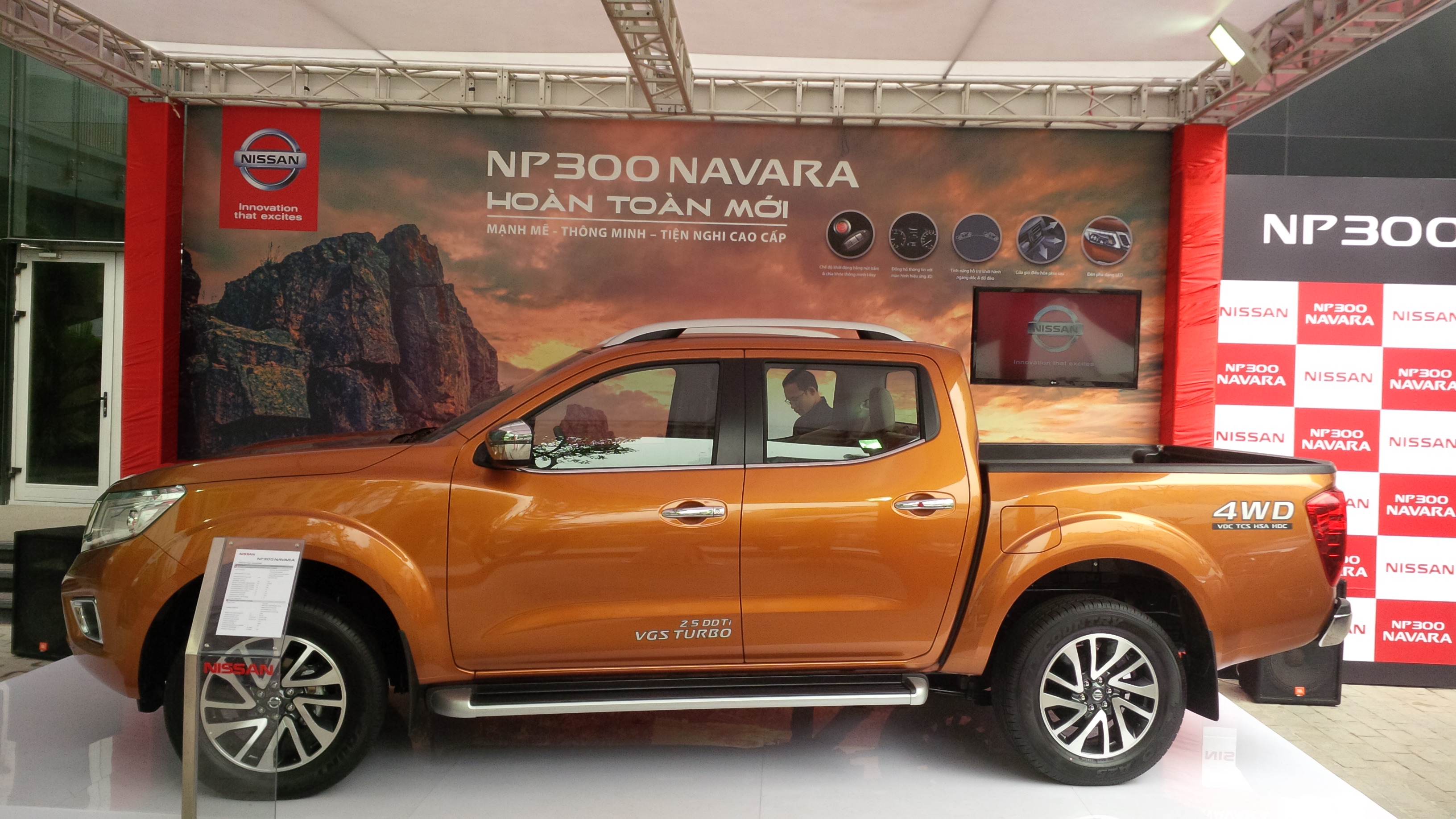 Xe-ban-tai-Nissan-Navara-tang-gia-20-trieu-dong-anh-2