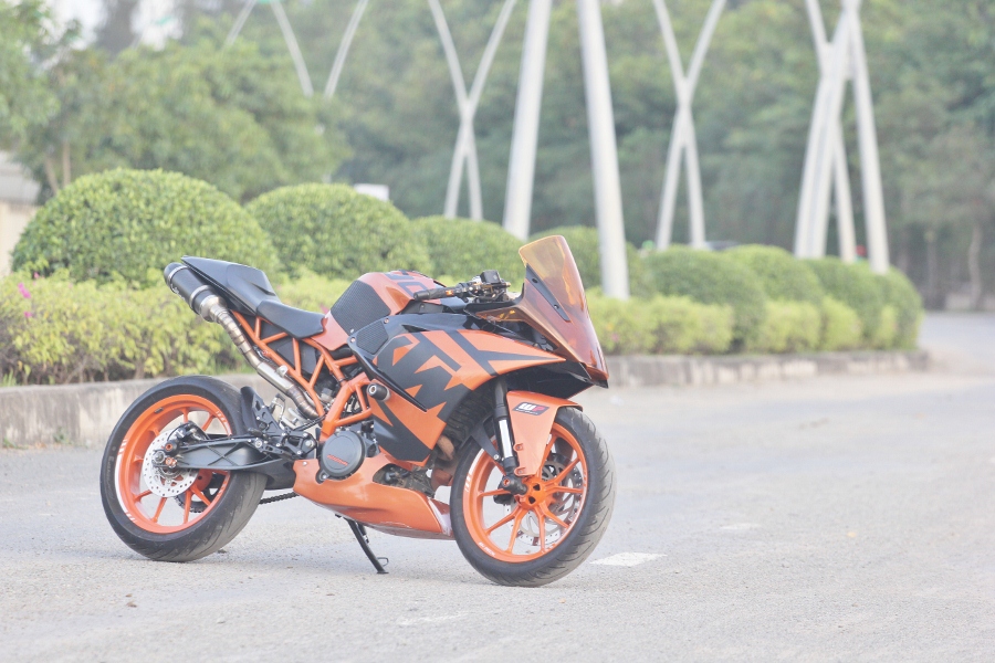 Chi 30 triệu đồng nâng tầm xe đua đường phố KTM RC390