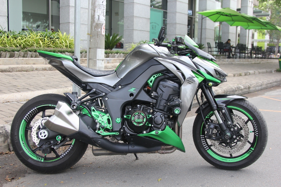 Chiêu làm đẹp Kawasaki Z1000 nổi bật chơi Tết