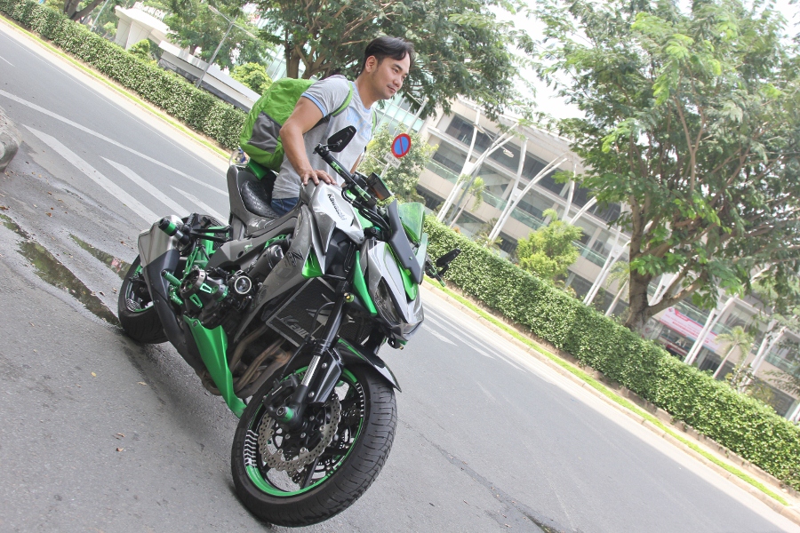 Chieu-lam-dep-Kawasaki-Z1000-noi-bat-choi-Tet-anh-13