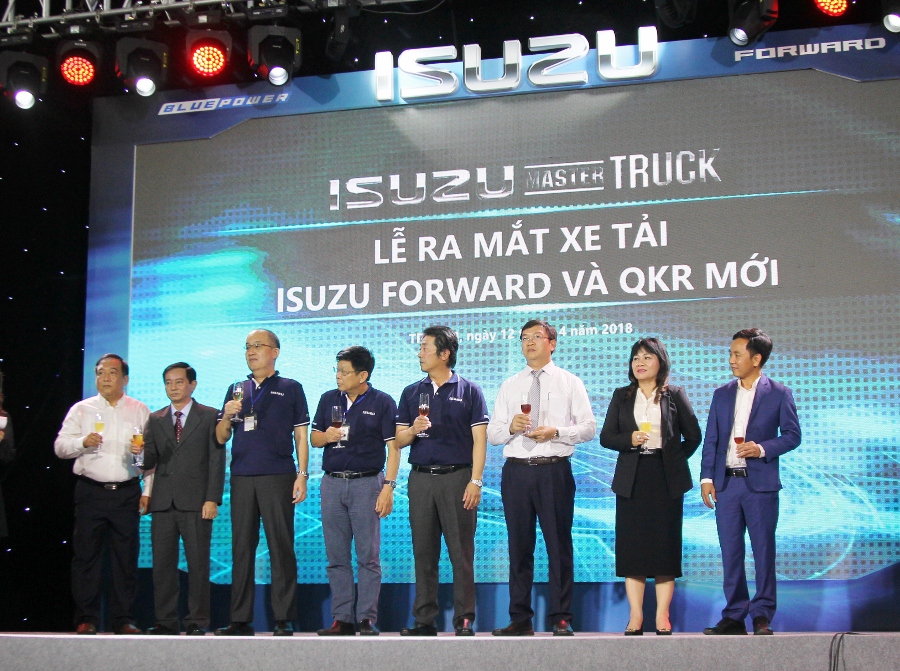 Isuzu-Viet-Nam-ra-mat-xe-tai-manh-hon-giam-on-tiet-kiem-dau-ngua-va-cham-anh-10