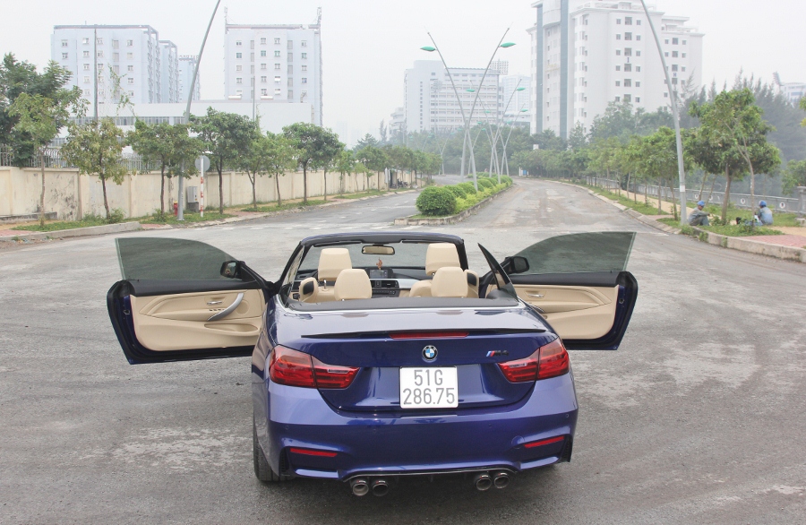 Cam-giac-lai-manh-me-kho-quen-sau-vo-lang-BMW-430i-mui-tran-tai-Sai-thanh-anh-4