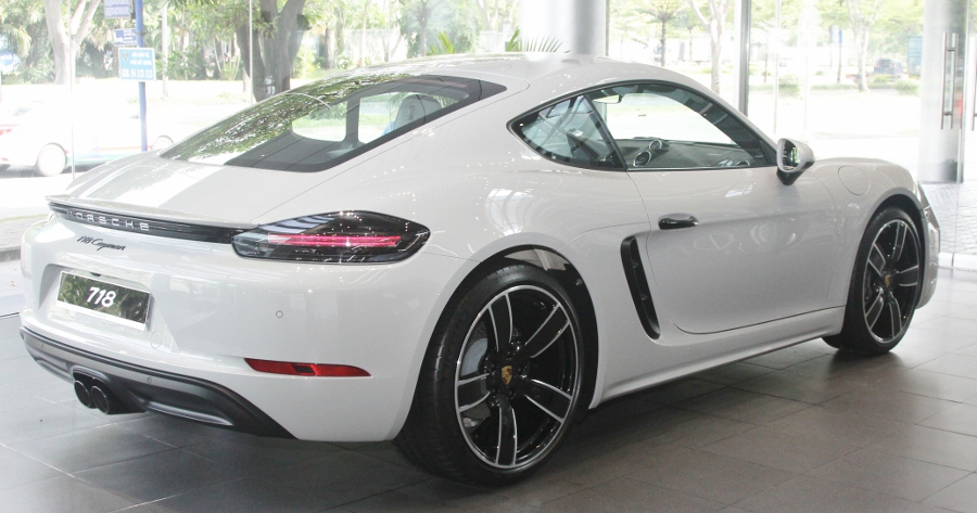 Porsche-718-Cayman-2018-voi-goi-do-1-5-ty-dong-tai-Sai-Gon-anh-3