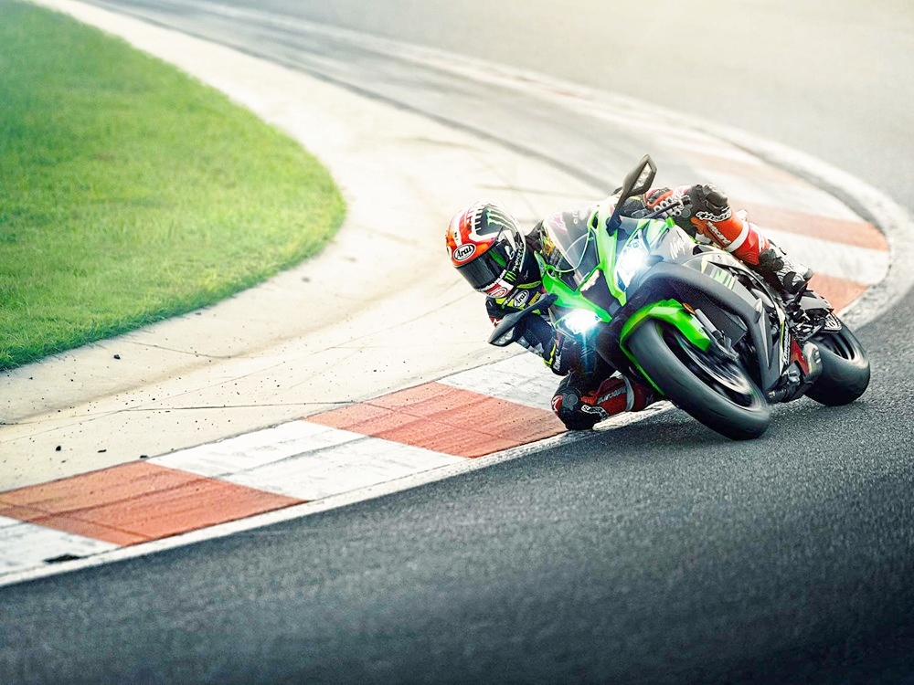 Kawasaki-Ninja-ZX-10R-2019-do-chinh-hang-hon-200-ma-luc-anh-2