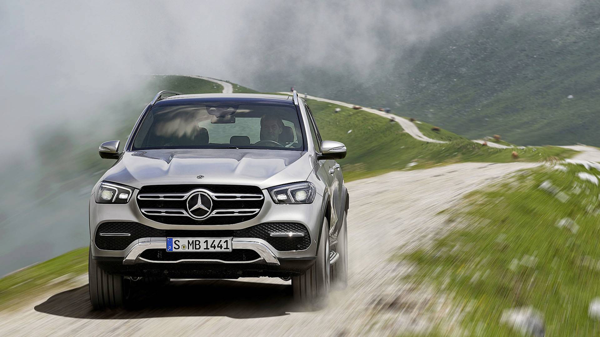 SUV Mercedes-Benz GLE 2019 áp dụng công nghệ chống lật xe