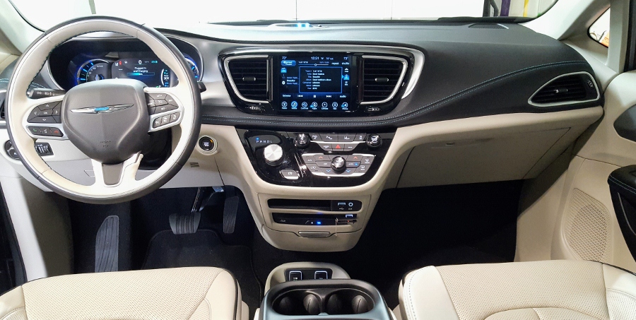 Top-xe-hap-dan-nhat-2018-Chrysler-Pacifica-PHEV-Dash-anh-2