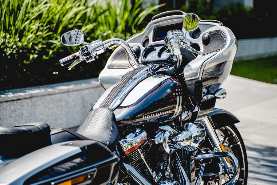 Harley-Davidson-CVO-Road-Glide-2019-anh-3