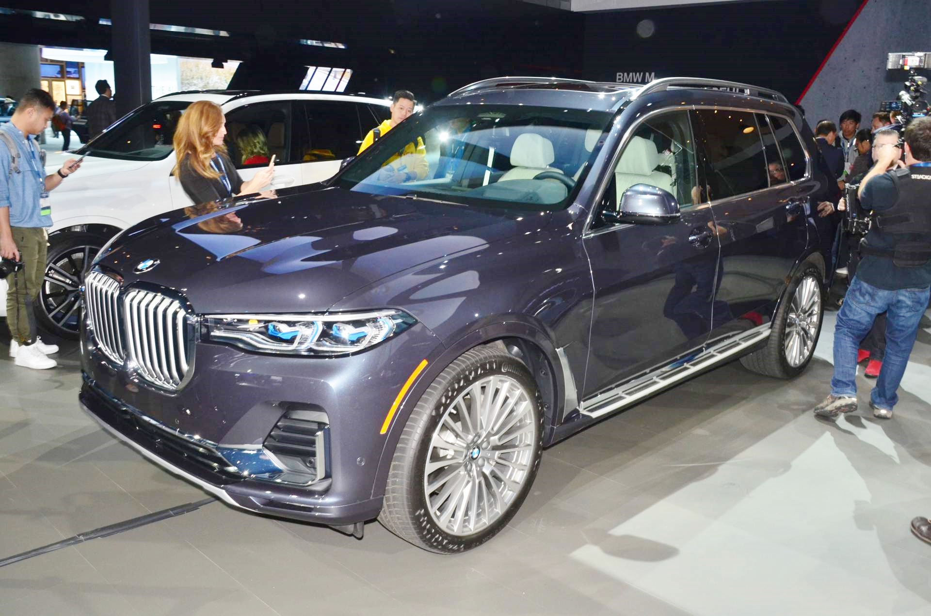 BMW X7 2019 giá bán từ 73.900 USD