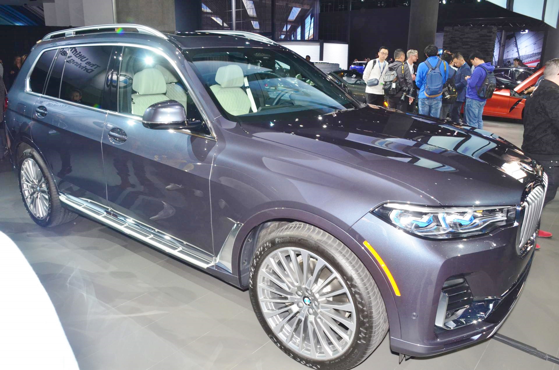 BMW-X7-2019-gia-ban-tu-73900-USD-anh-2