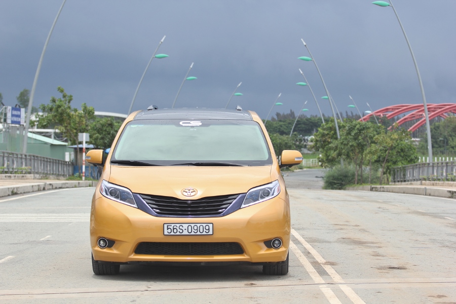 Toyota-Sienna-2010-lam-dep-tu-ngoai-vao-trong-anh-4