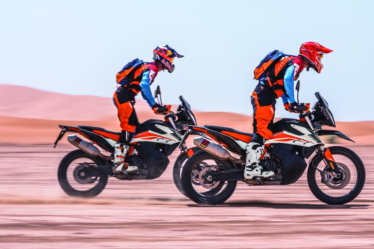 KTM 790 Adventure 2018 độc đáo off-road với bình xăng bên hông xe