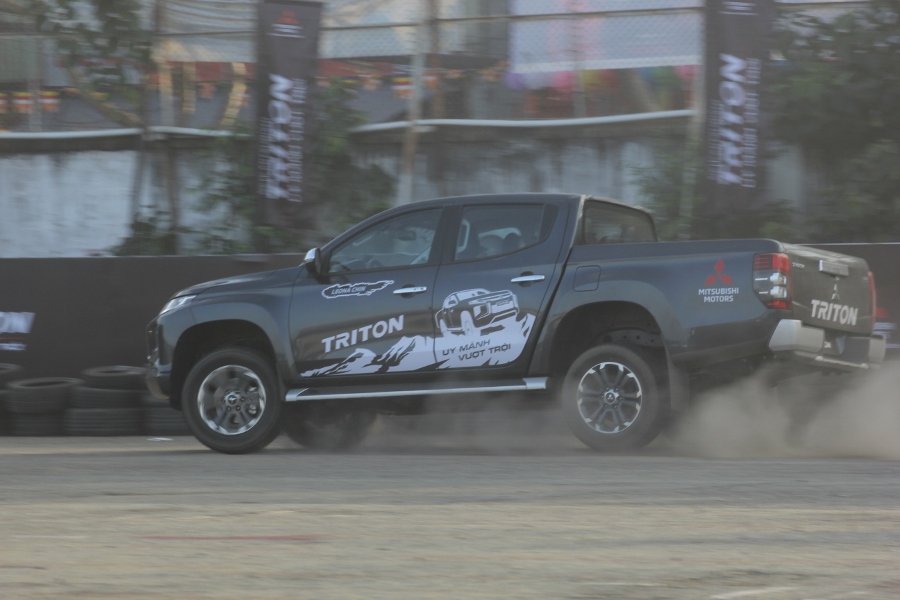 Trai-nghiem-Mitsubishi-Triton-2019-tai-TP-HCM-anh-27