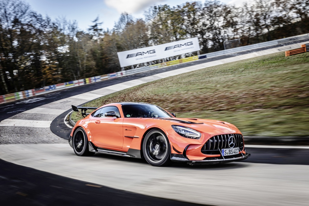 Xe thương mại Mercedes-AMG 2021 phá kỷ lục tốc độ trên đường đua Nurburgring