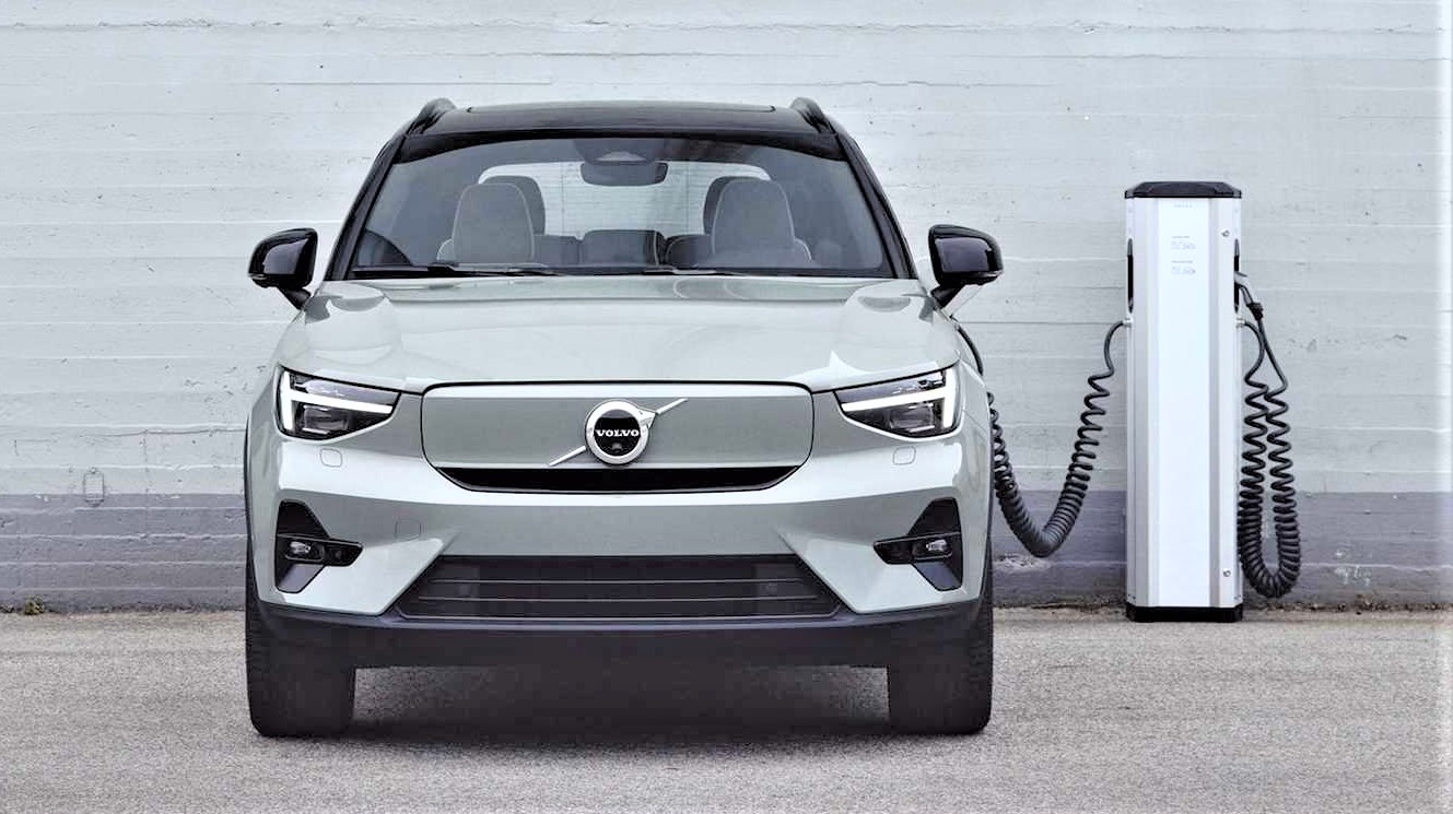 SUV Volvo XC40 2023 được điện khí hóa