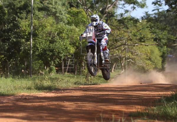 Dakar Rally 2017: De Soultrait về nhất ngày khai mạc