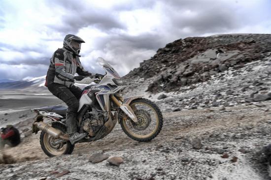 honda-africa-twin-lap-ki-luc-do-cao-chinh-phuc-nui-lua-anh1