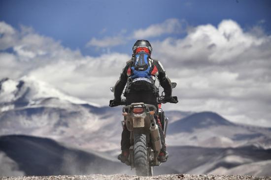 honda-africa-twin-lap-ki-luc-do-cao-chinh-phuc-nui-lua-anh3