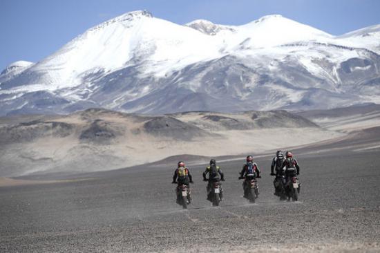 honda-africa-twin-lap-ki-luc-do-cao-chinh-phuc-nui-lua-anh5