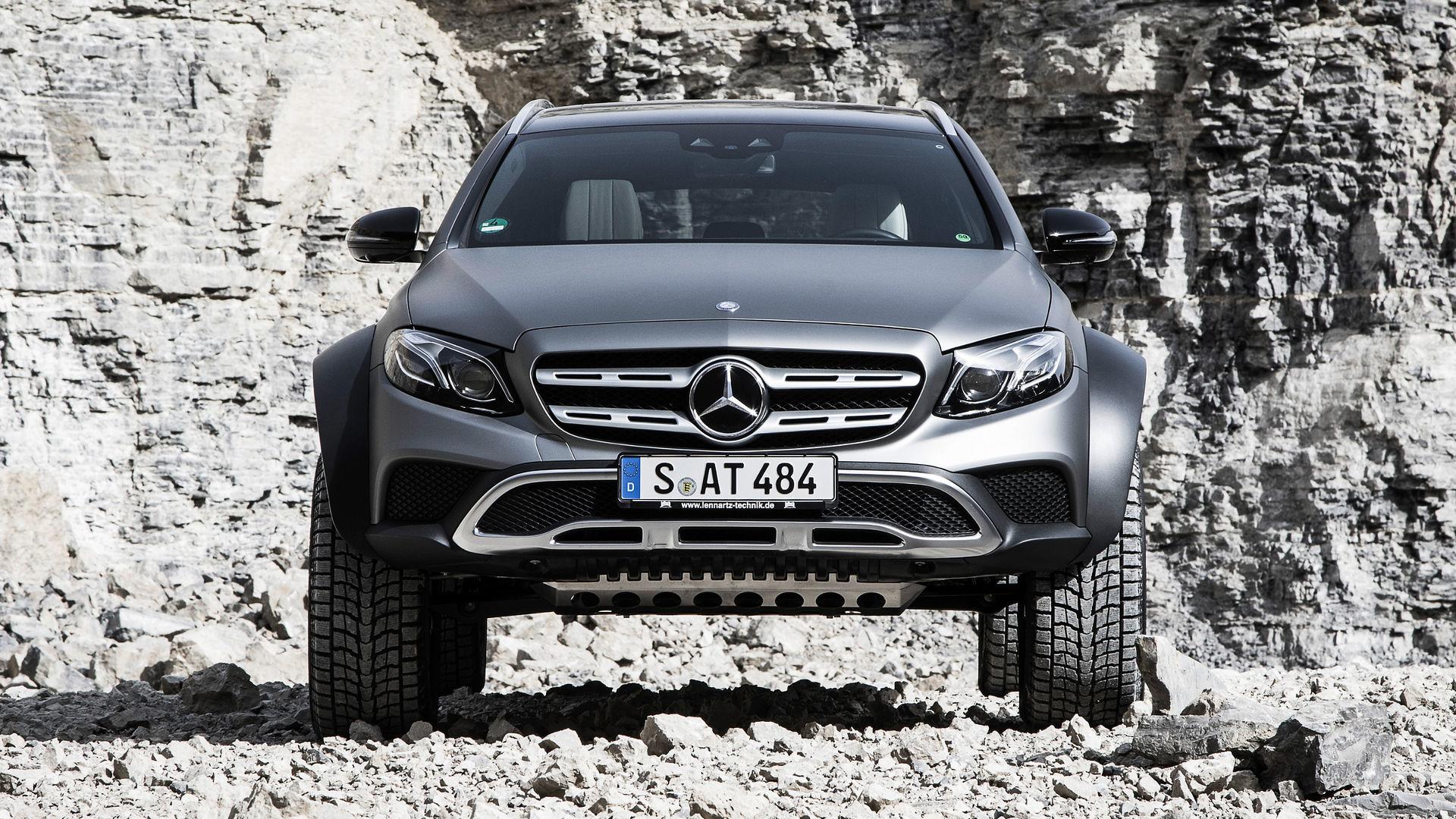 Mercedes E-Class độ Off-road quái dị