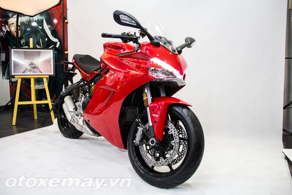 Cận cảnh Ducati SuperSport 2017 tại Hà Nội