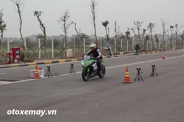 biker-ha-noi-bo-tui-du-chieu-dieu-khien-moto-cua-honda-viet-nam-anh11