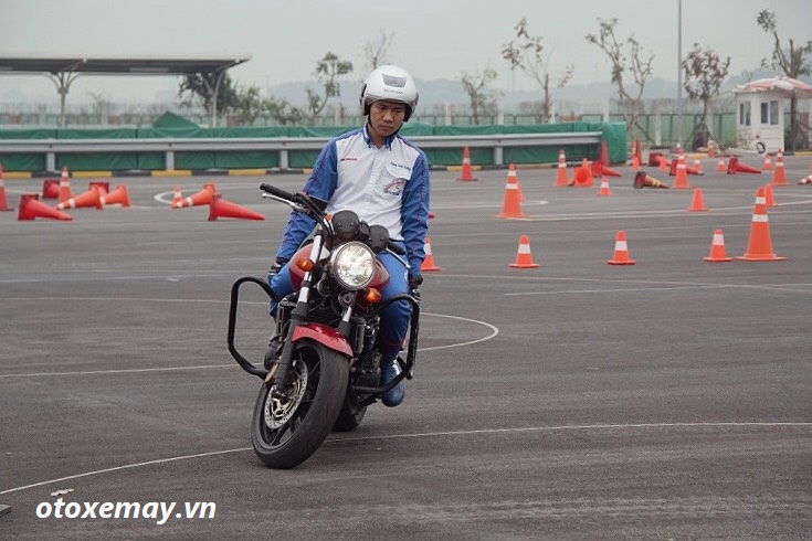 biker-ha-noi-bo-tui-du-chieu-dieu-khien-moto-cua-honda-viet-nam-anh20