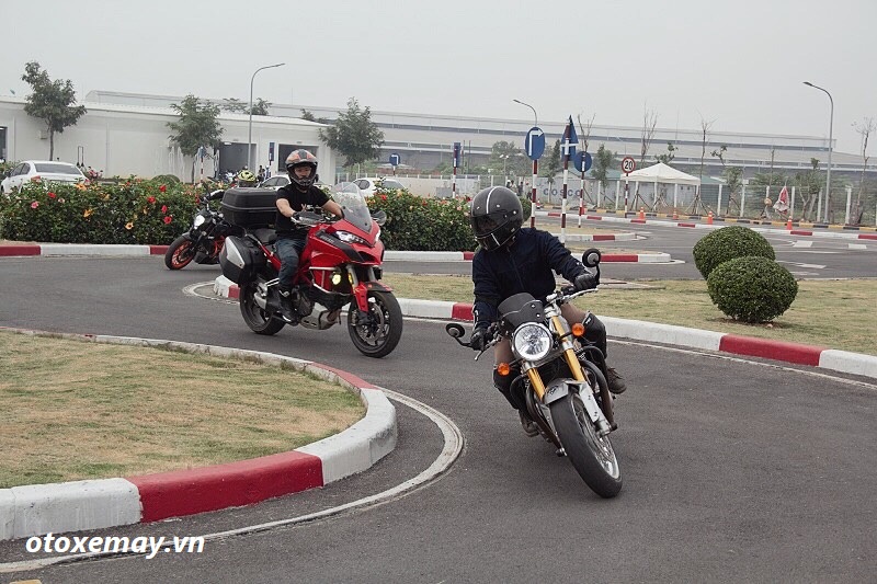 biker-ha-noi-bo-tui-du-chieu-dieu-khien-moto-cua-honda-viet-nam-anh21