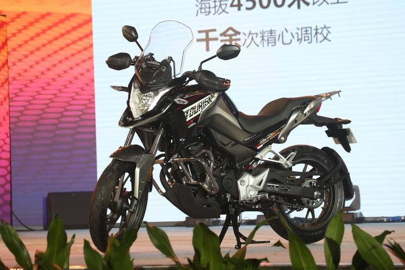 otoxemay-honda-ra-mat-xe-adventure-co-nho-tai-trung-quoc-anh1