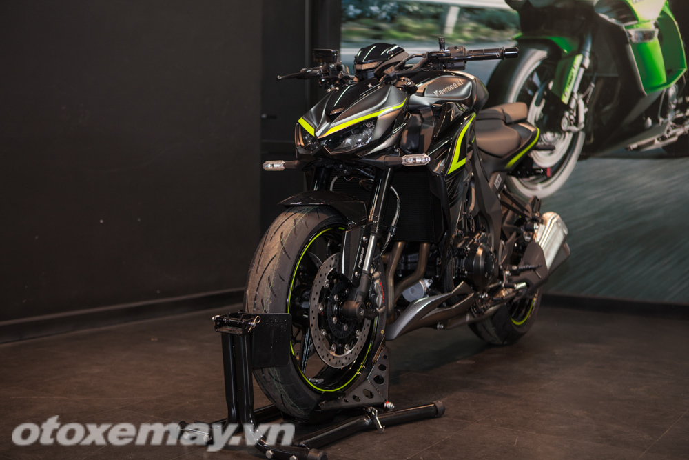 Cận cảnh Kawasaki Z1000 và phiên bản R Edition 2018