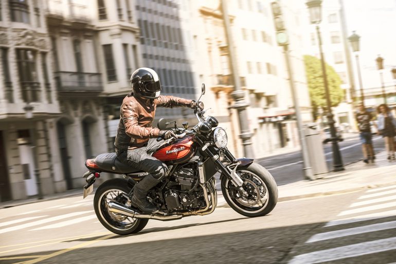 Kawasaki Z900RS chính thức lên kệ với giá gần 600 triệu đồng