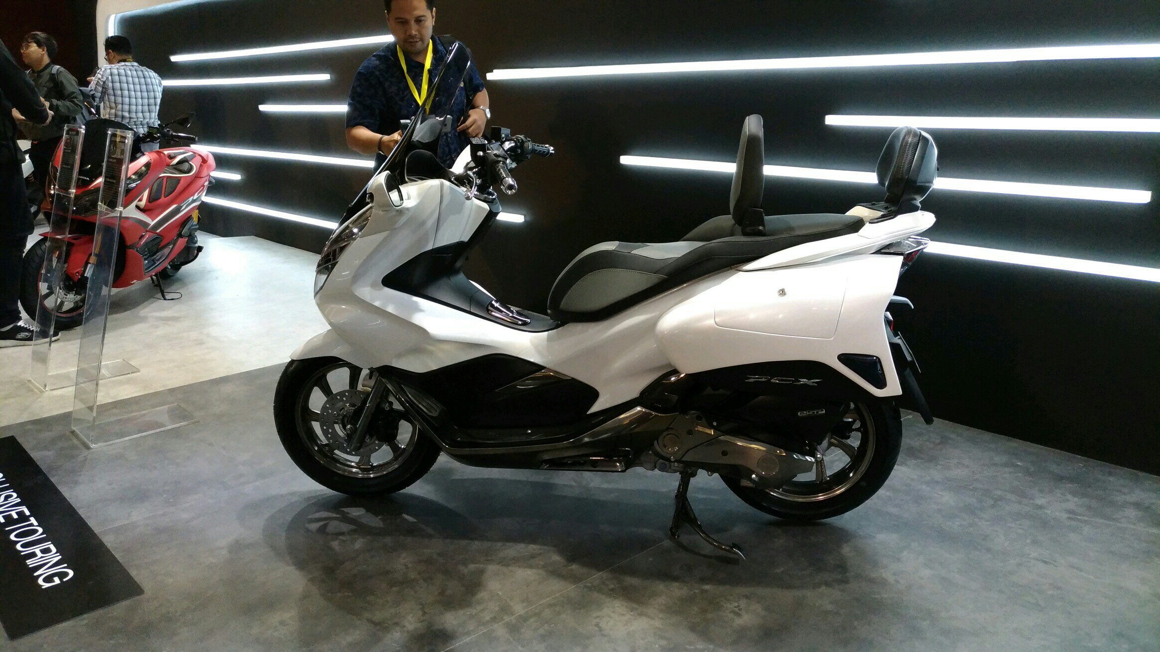 Honda giới thiệu PCX 2018 concept đường trường