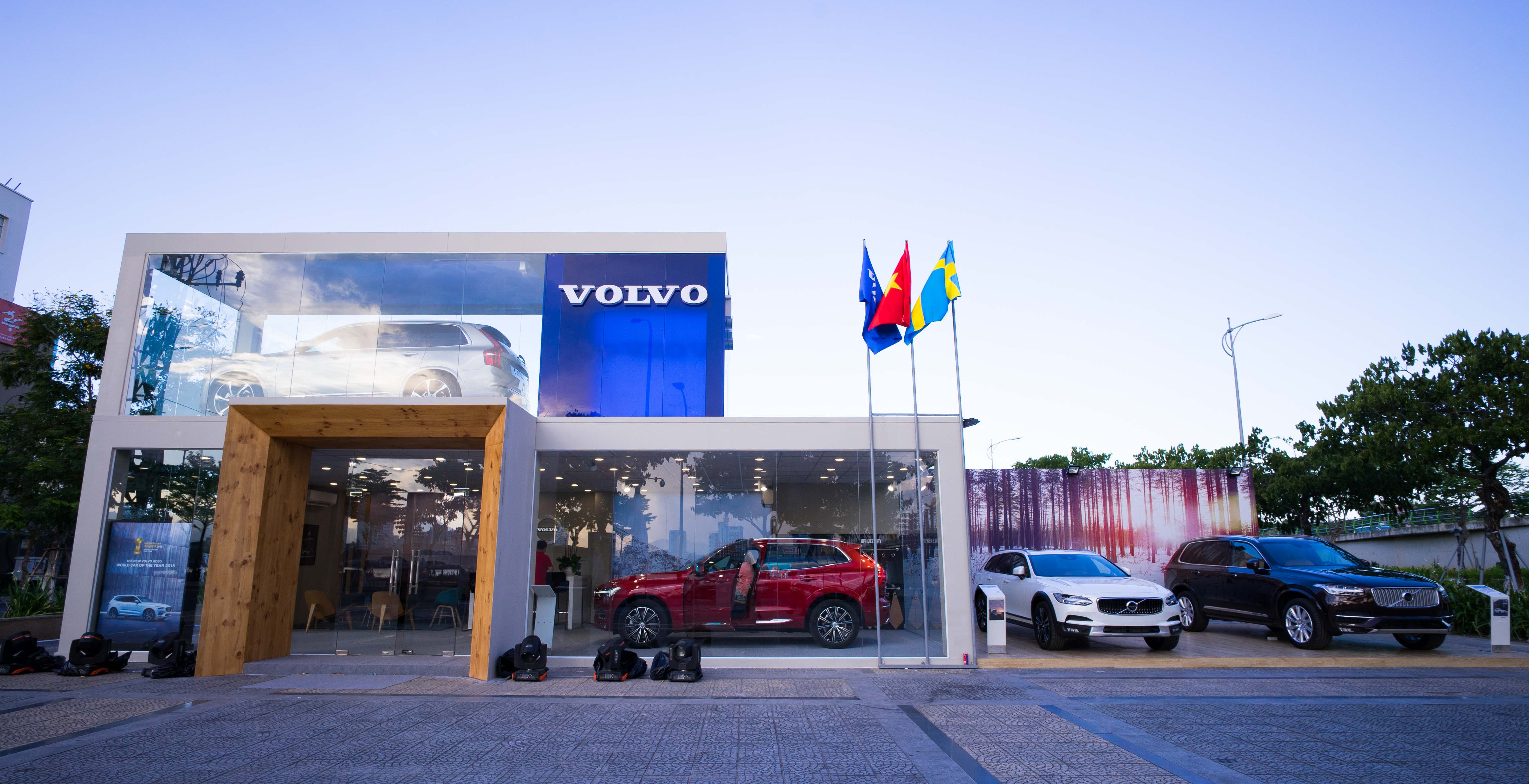 Volvo đem “showroom di động” đi khắp Việt Nam